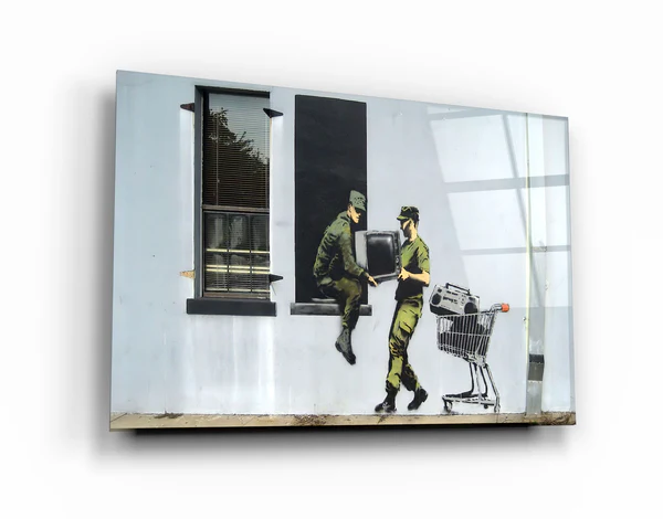 ・"Banksy - Looting Soldiers"・Glass Wall Art